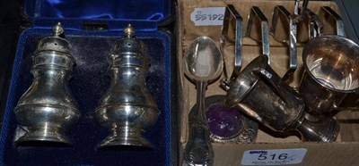 Lot 516 - A cased pair of silver pepperettes, silver toast rack, pair of silver miniature trophy cups, silver