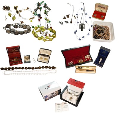 Lot 420 - A Quantity of Jewellery, including a garnet...