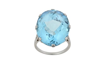 Lot 2218 - An Aquamarine Ring the oval cut aquamarine in...