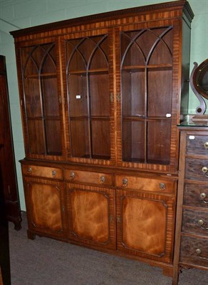 Lot 653 - Reproduction mahogany bookcase