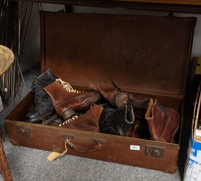 Lot 401 - A Suitcase Containing Pairs of Vintage Ice Skates