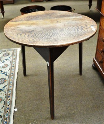 Lot 707 - An oak cricket table