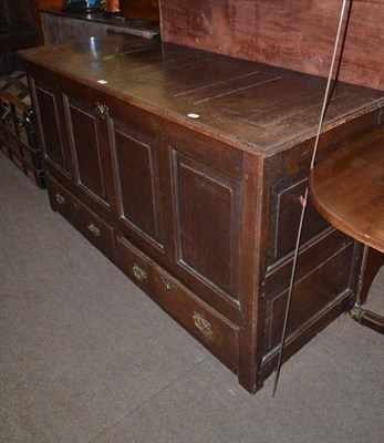 Lot 716 - A Georgian oak coffer