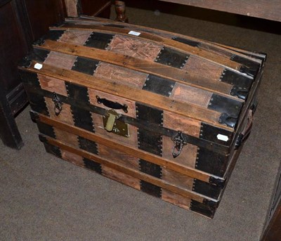 Lot 717 - A sea chest