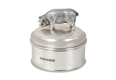 Lot 2188 - An Elizabeth II Silver Trinket-Box and Cover