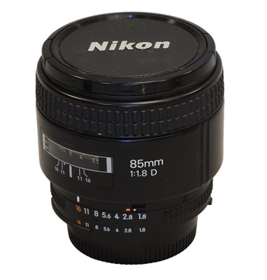 Lot 3171 - Nikon Nikkor AF f1.8D 85mm Lens