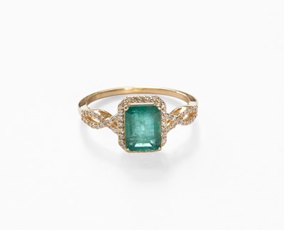 Lot 48 - An Emerald and Diamond Cluster Ring, the...