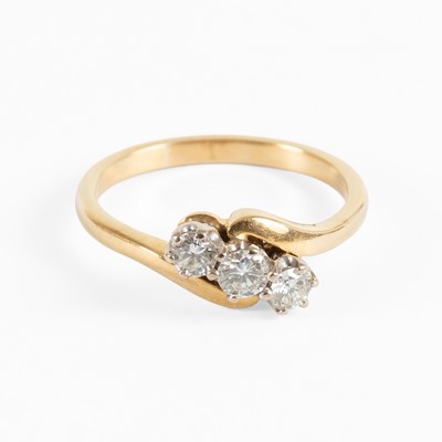 Lot 63 - A Diamond Three Stone Ring, the graduated...
