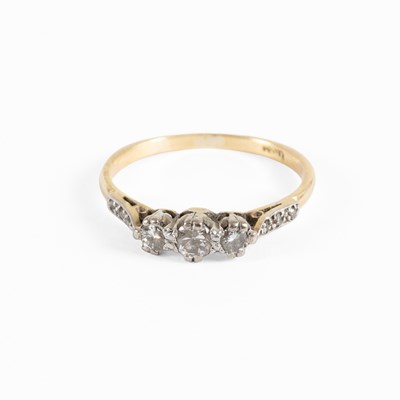 Lot 57 - A Diamond Three Stone Ring, the graduated...