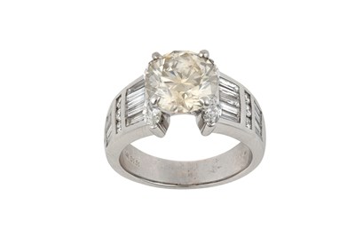 Lot 2235 - A Diamond Ring the raised round brilliant cut...