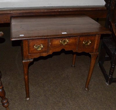 Lot 814 - 19th century oak lowboy