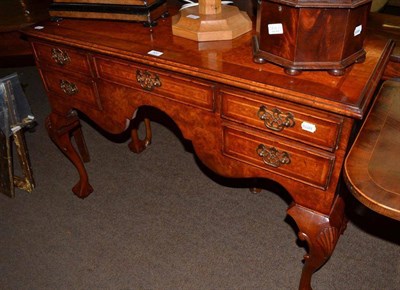 Lot 820 - Georgian lowboy