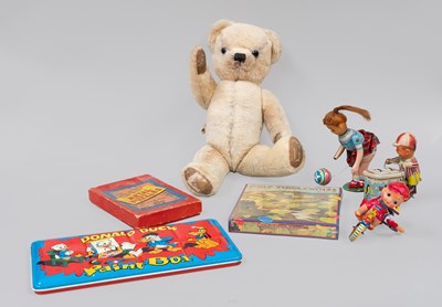 Lot 1115 - A Collection of Vintage Toys and Games,...