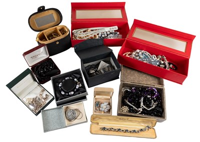 Lot 11 - A Quantity of Costume Jewellery, including...