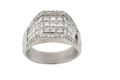 Lot 2239 - A Diamond Ring the raised central nine...