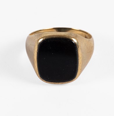 Lot 81 - A Hardstone Signet Ring, indistinctly marked,...