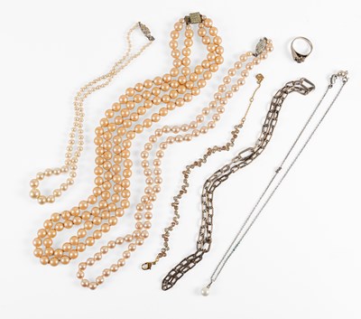 Lot 51 - A Small Quantity of Jewellery, comprising of a...