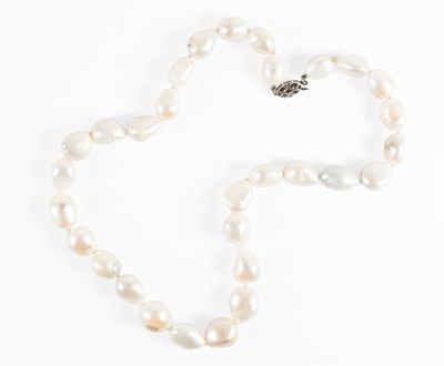 Lot 112 - A Baroque Cultured Pearl Necklace, thirty vari-...