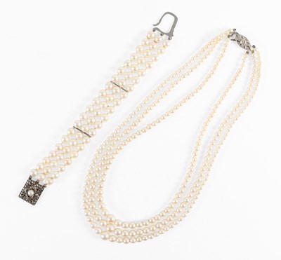 Lot 117 - A Triple Row Graduated Cultured Pearl Necklace,...