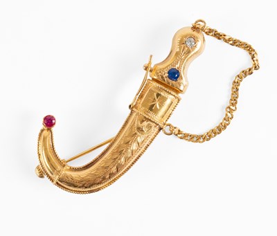 Lot 103 - A Paste and Synthetic Corundum Brooch, in the...