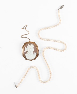 Lot 113 - A Cultured Pearl Necklace, with a 9 carat...