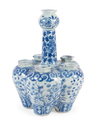Lot 35 - A Chinese Porcelain Tulip Vase, late 19th/20th...