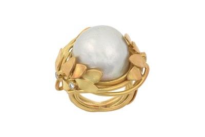 Lot 2262 - An 18 Carat Gold Mabe Pearl and Diamond Ring...