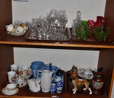 Lot 124 - Two shelves of decorative ceramics and glass including Wedgwood Jasperware, cranberry,...