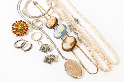 Lot 154 - A Small Quantity of Costume Jewellery,...