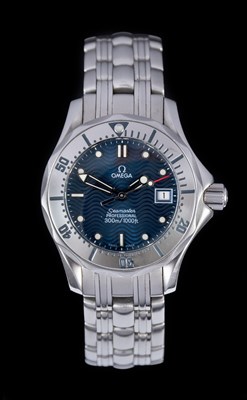 Lot 2416 - Omega: A Lady's Stainless Steel Calendar...