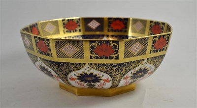 Lot 183 - A Royal Crown Derby 'Imari' 1128 pattern octagonal bowl (second)