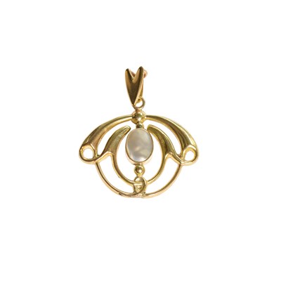 Lot 164 - A 9 Carat Gold Art Nouveau Mother-of-Pearl...