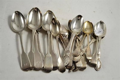 Lot 190 - Quantity of silver dessert and tea spoons, various dates and makers