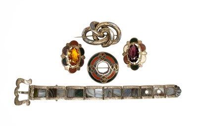 Lot 69 - A Small Quantity of Jewellery, comprising of...