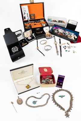 Lot 9 - A Quantity of Jewellery, comprising of a...