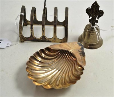 Lot 208 - Silver shell butter dish, silver toast rack and plated butler's bell