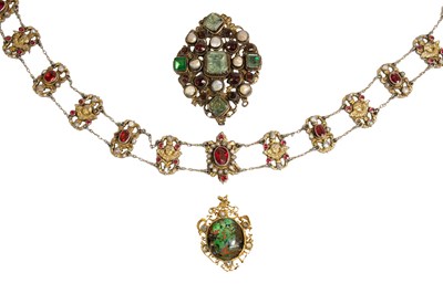 Lot 153 - A Beryl, Garnet and Mother-of-Pearl Brooch, of...