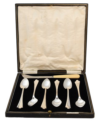 Lot 251 - A Cased Set of Six George V Silver...