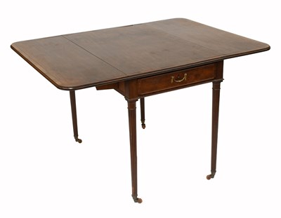 Lot 419 - A George III Crossbanded Mahogany Pembroke...