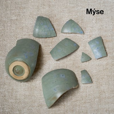 Lot Mýse: Yunomi (handless cup) by Kara Leigh-Ford,...