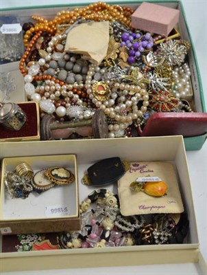 Lot 337 - A quantity of costume jewellery