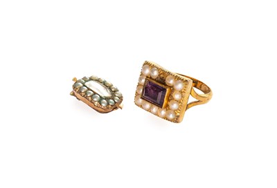Lot 52 - An Amethyst and Split Pearl Ring, stamped '9CT,...