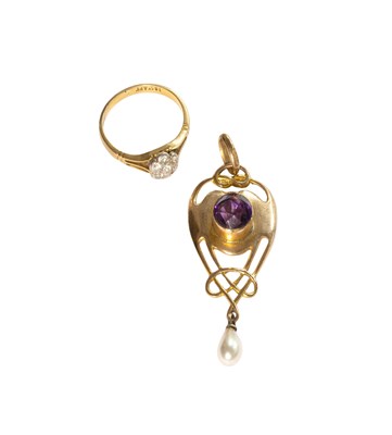 Lot 123 - A Diamond Cluster Ring, the central old cut...