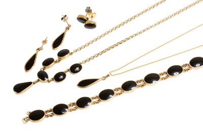 Lot 150 - A 9 Carat Gold Jet Jewellery Suite, comprising...
