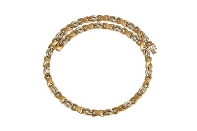 Lot 144 - A 9 Carat Bi-Colour Gold Necklace, length 44cm
