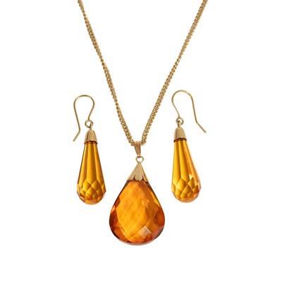 Lot 163 - A 9 Carat Gold Pendant on Chain, the orange...