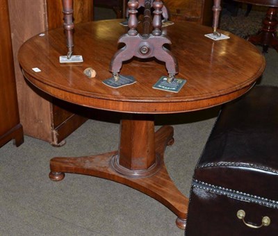 Lot 483 - A 19th century mahogany breakfast table