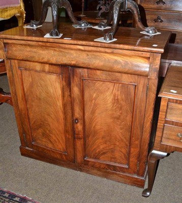 Lot 505 - A Victorian mahogany credenza