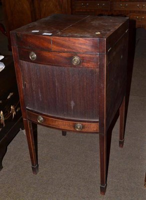 Lot 510 - A Georgian mahogany washstand