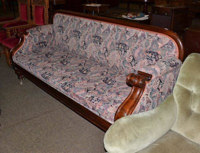 Lot 521 - Victorian settee